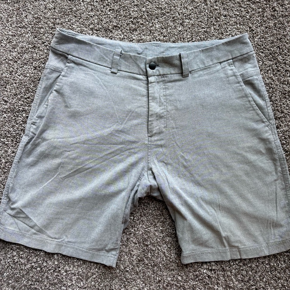 Men’s Lululemon Gray Textures Shorts Size 38